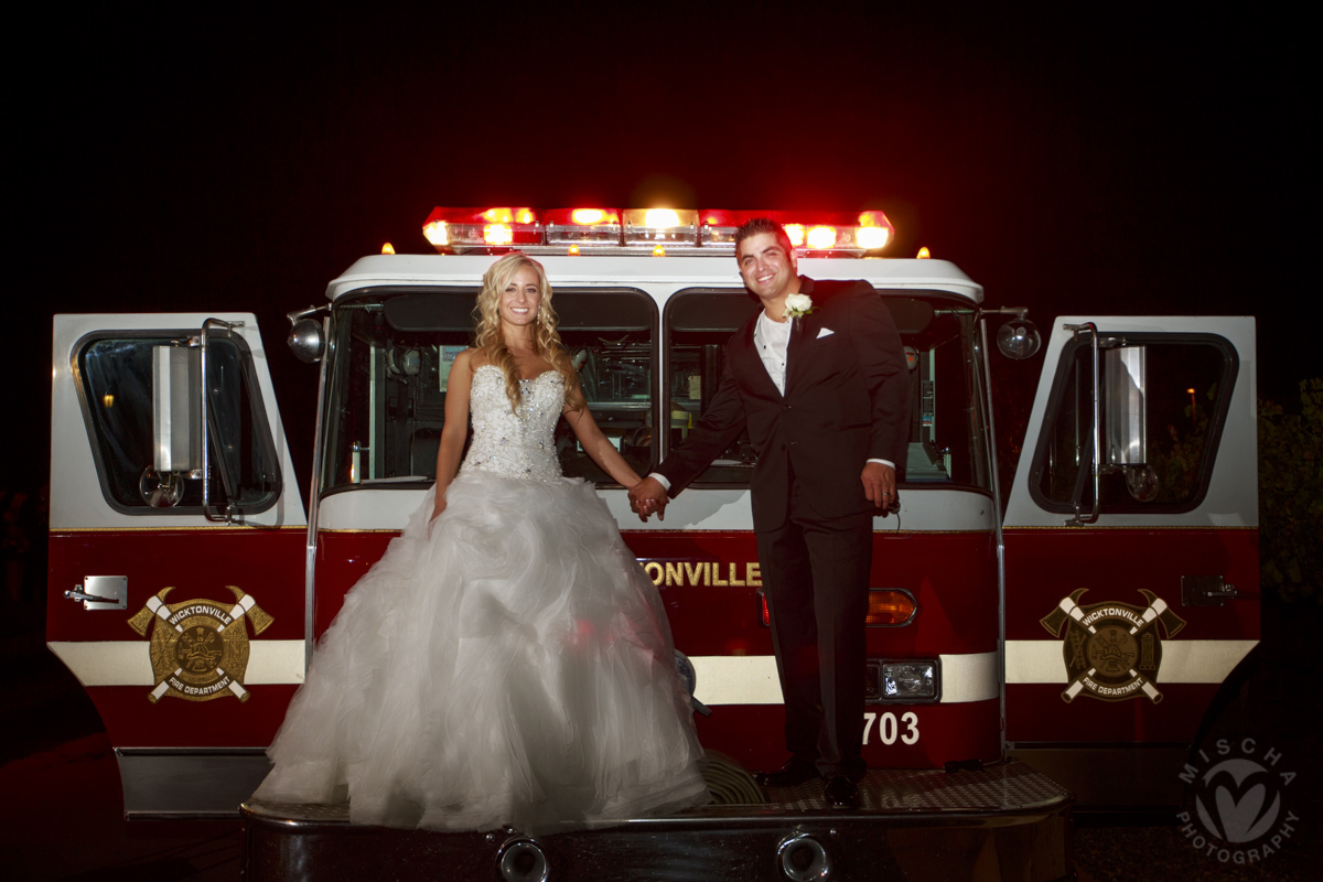 Lindsey & Paul – Friday wedding sneak peek