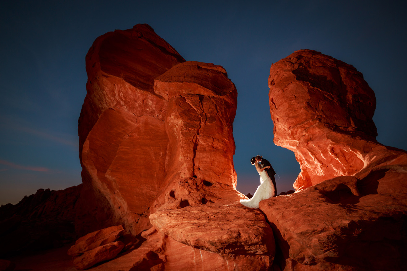 Sunset in the Valley of Fire – Las Vegas wedding